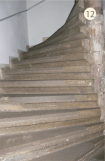 Treppe zur Orgel